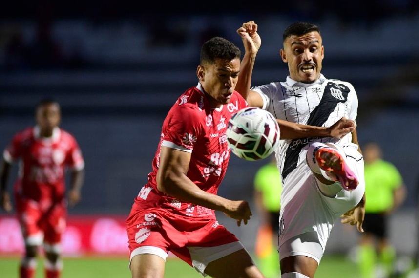 Vila Nova bate a Ponte Preta e vence a segunda seguida na Série B