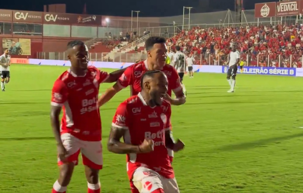 Vila Nova vence o Operário-PR por 2 a 1 e assume liderança da Série B