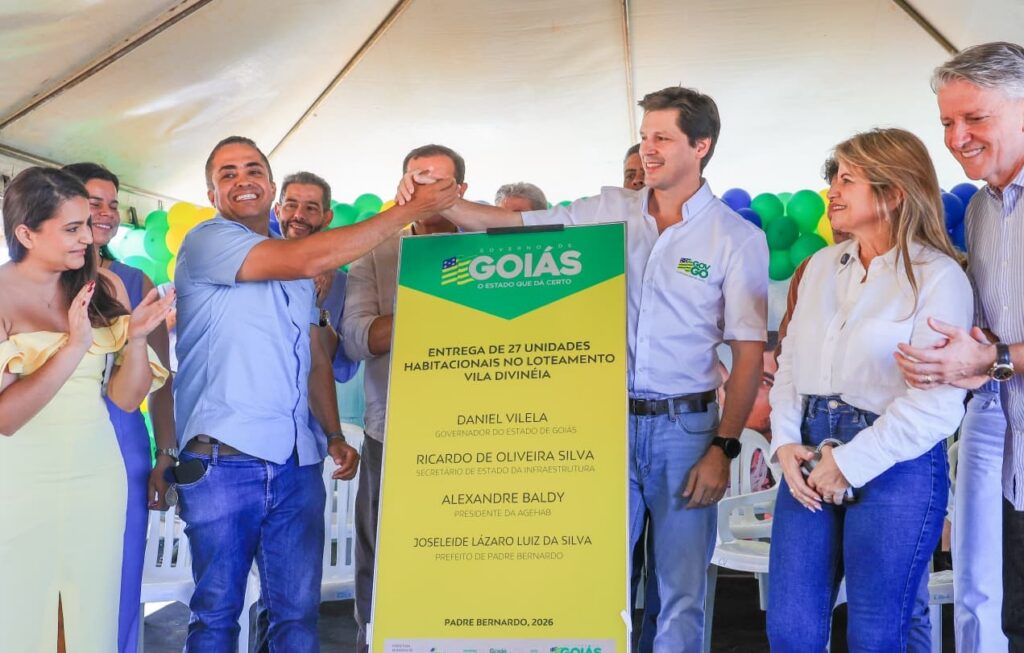 Daniel Vilela entrega moradias a custo zero no Entorno do DF