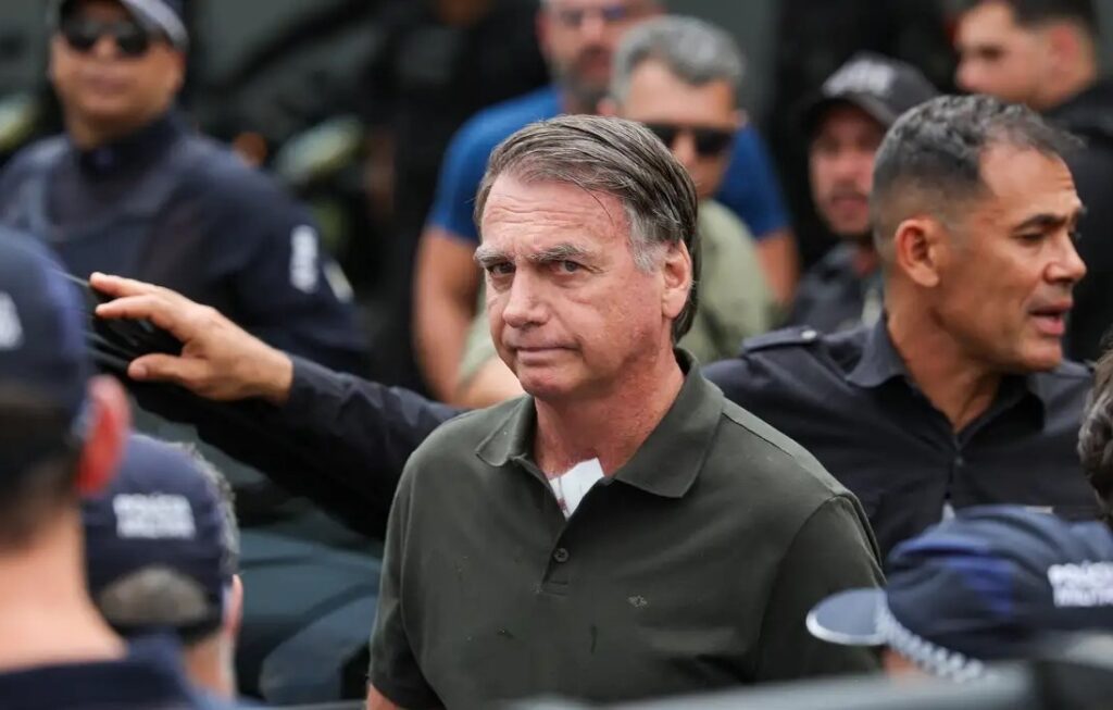Michelle: Bolsonaro já começa a mexer dedos das mãos e passa bem após cirurgia