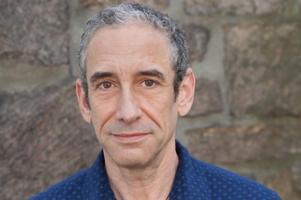 'Em vez de renascimento tecnológico, vivemos um pesadelo anti-humano', diz Douglas Rushkoff