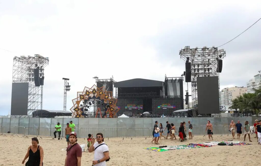 Bombeiros fazem última vistoria em estruturas para show de Shakira