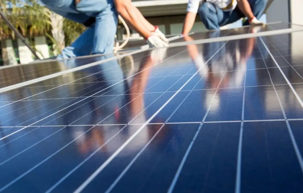 Energia solar supera R$ 300 bilhões em investimentos