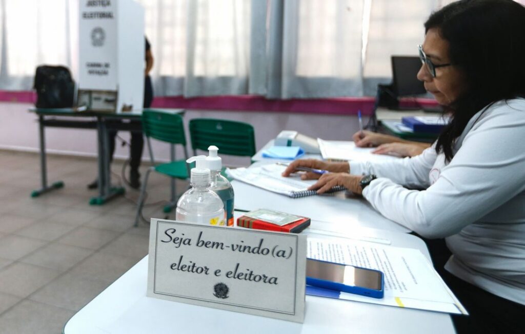 Eleitor pode se inscrever para ser mesário voluntário