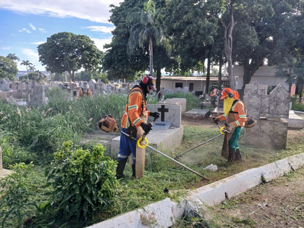 Comurg inicia limpeza geral nos cemitérios de Goiânia