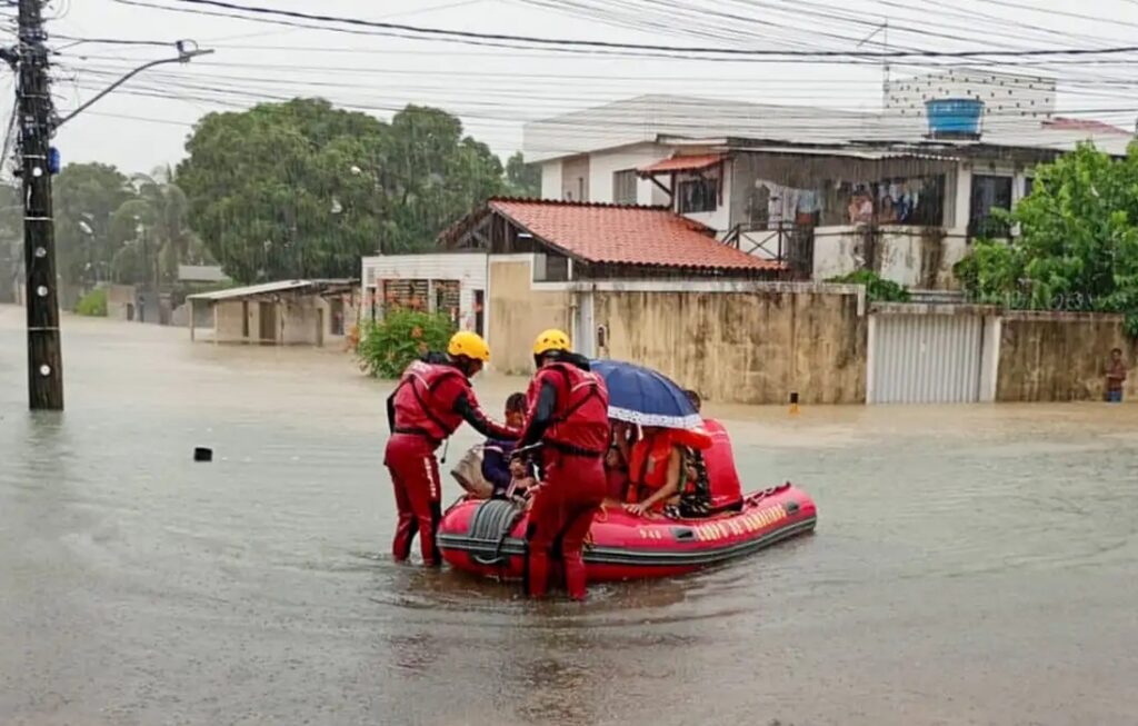 Tempestades em PE deixam quatro mortos e mais de mil desalojados