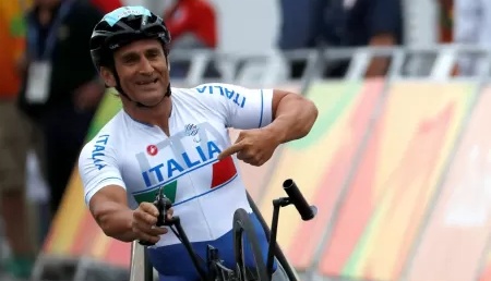 Ex-piloto de F1 e bicampeão paraolímpico, Alex Zanardi morre aos 59 anos