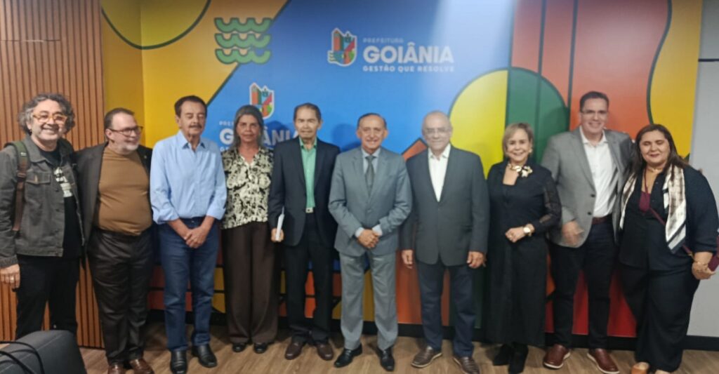 AGI visita Anselmo Pereira e pede restauração e placa para praça Naves Júnior