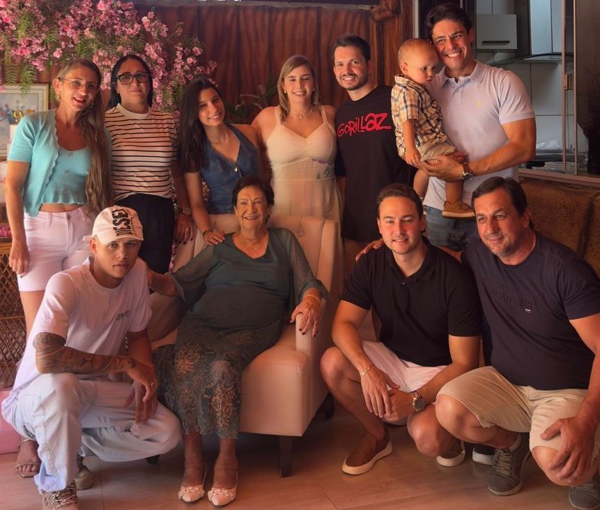 Naves raíz, Alice comemorou 97 anos entre familiares e amigos