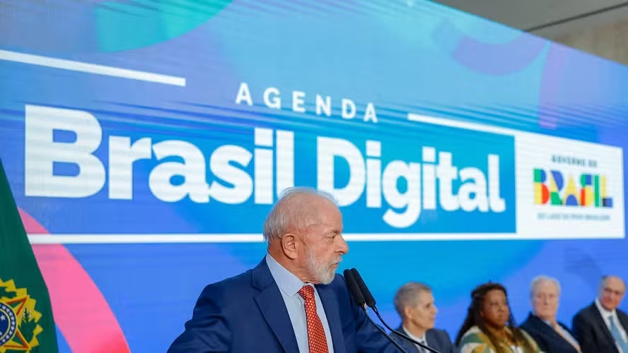 Governo eleva classificação do YouTube para 16 anos e amplia regras