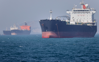 EUA disparam contra petroleiro iraniano em meio a pressão por acordo para fim da guerra