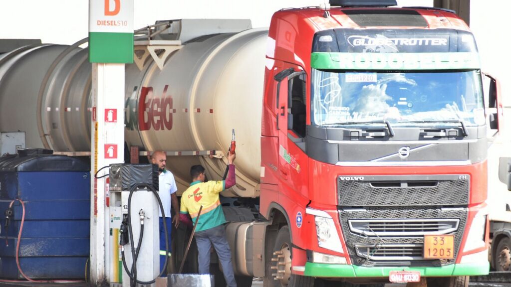 Diesel terá subsídio de R$ 1,12 por litro até dezembro, decide governo