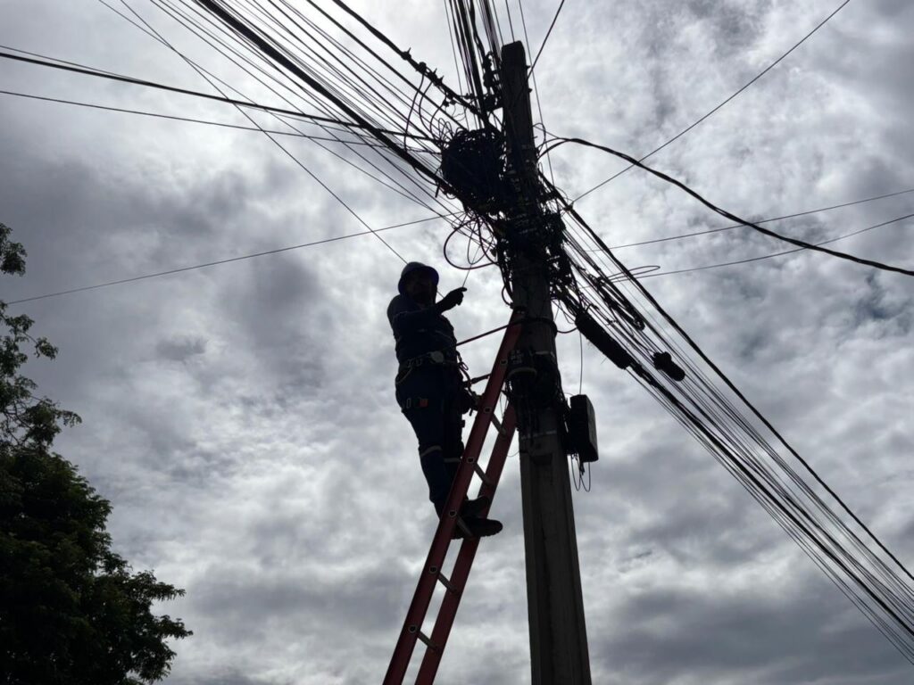 Operação Cidade Segura retira 81 toneladas de fios irregulares em Goiânia