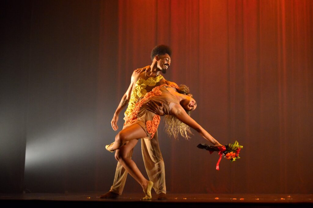 Espetáculo “Fuxico” leva dança contemporânea ao Teatro Goiânia