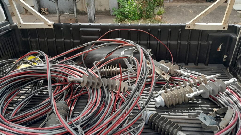 Três pessoas são presas em Uruaçu por furto e receptação de equipamentos da Equatorial Goiás