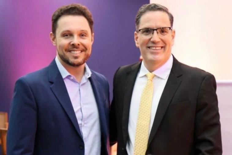 Presidente da Sicoob UniCentro visita IHGG e elogia exposição sobre Brasília