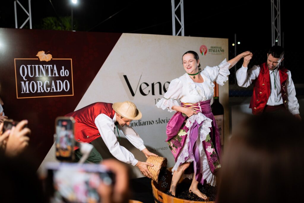 Pisa da uva promete envolver público no Festival Italiano de Nova Veneza