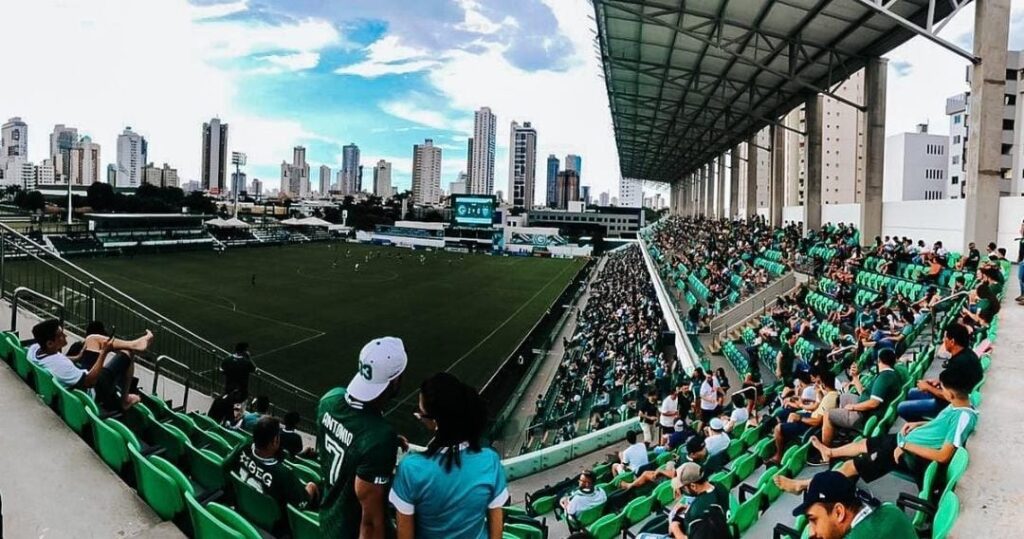 Policarpo ajuda a articular medidas para assegurar o comércio no entorno da Serrinha em dias de jogos