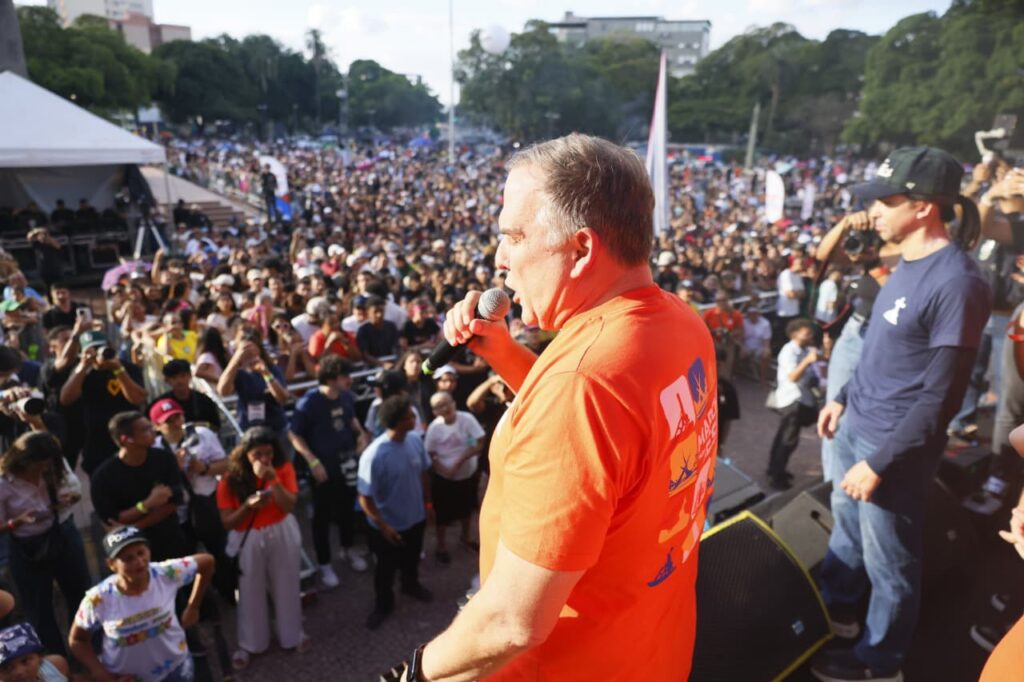 Mabel participa da Marcha para Jesus 2026 em Goiânia