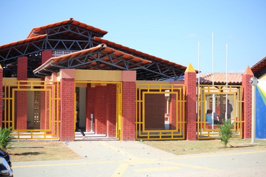 Governo de Goiás amplia investimentos em educação e mantém 14 obras em andamento em Rio Verde