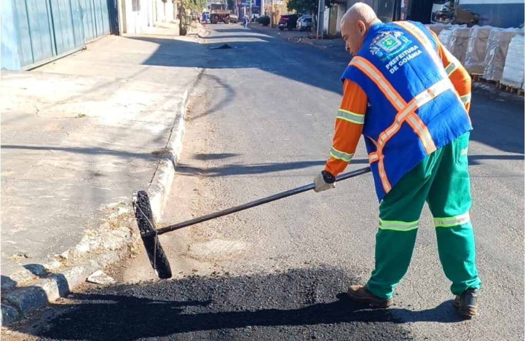 Prefeitura de Goiânia já realizou mais de 114 mil serviços de tapa-buraco em 2026, aponta balanço 