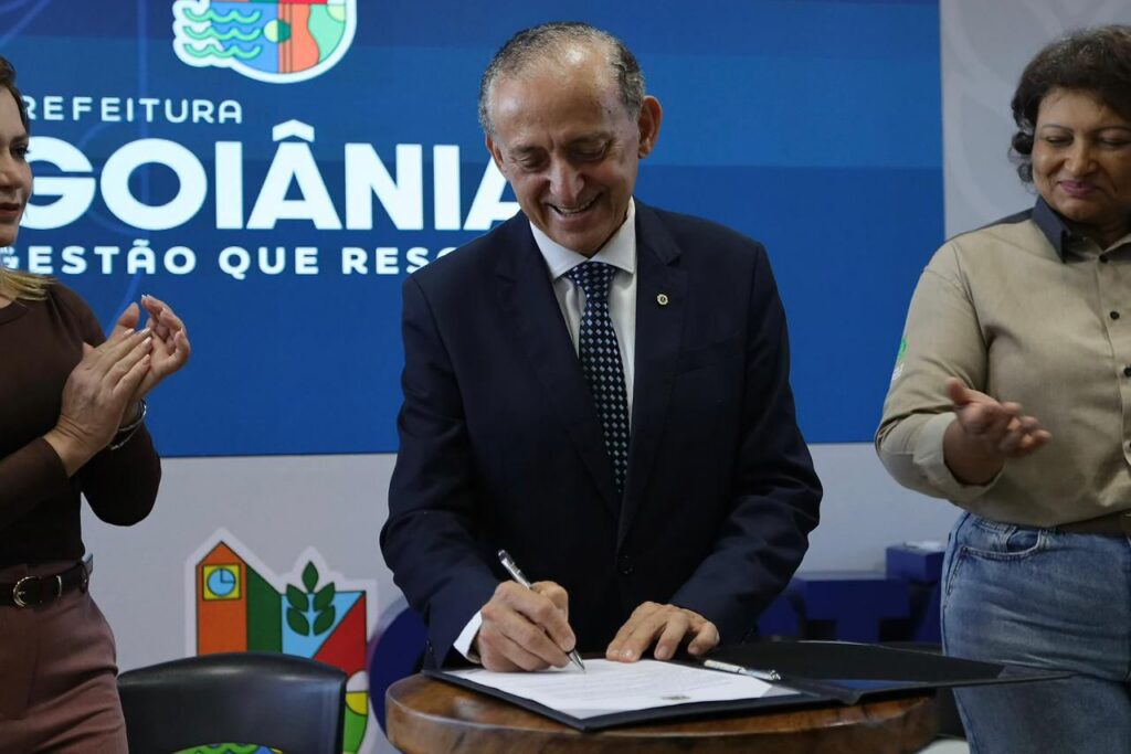 Anselmo Pereira toma posse como prefeito interino de Goiânia