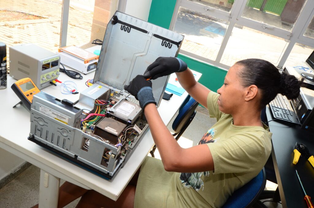 Governo de Goiás abre 424 vagas para cursos gratuitos de tecnologia em Goiânia e Senador Canedo