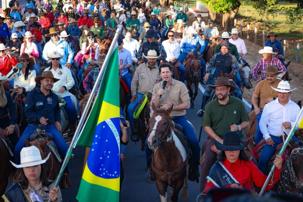 Vilela participa da 23ª Cavalgada Ecológica de Córrego do Ouro e destaca valorização da cultura sertaneja