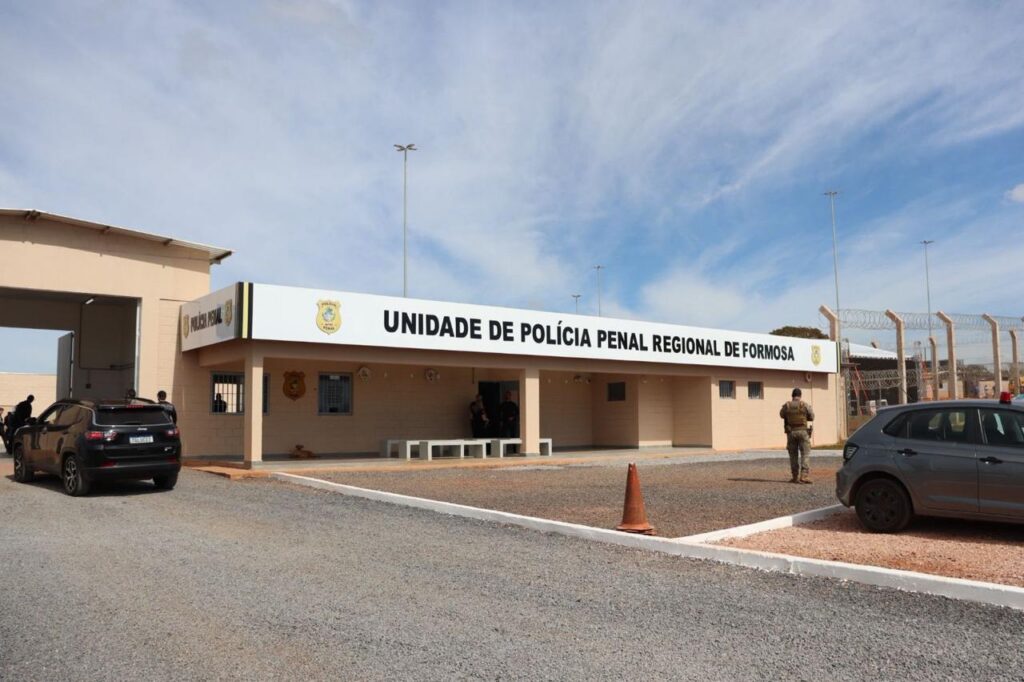 Daniel Vilela entrega de novo presídio em Formosa