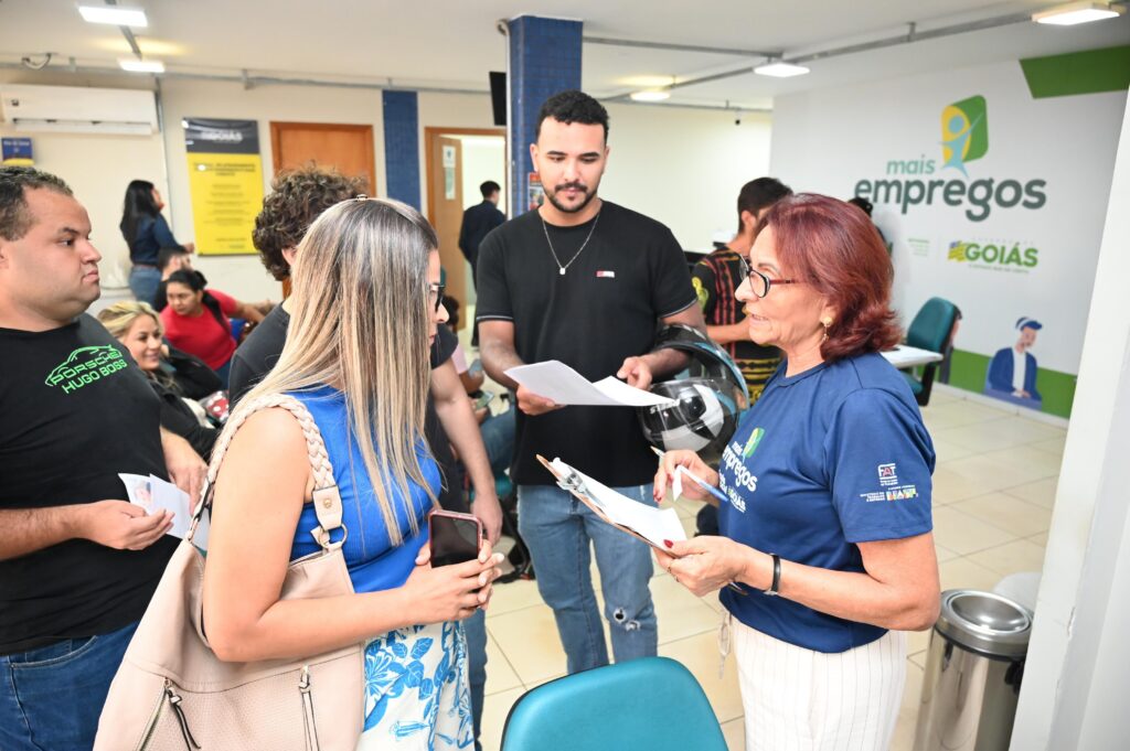 Feirão de Empregos oferece 730 vagas no setor de comércio e eventos