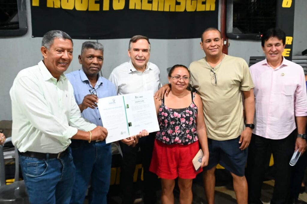 Mabel entrega escrituras a famílias do Residencial Goiânia Viva