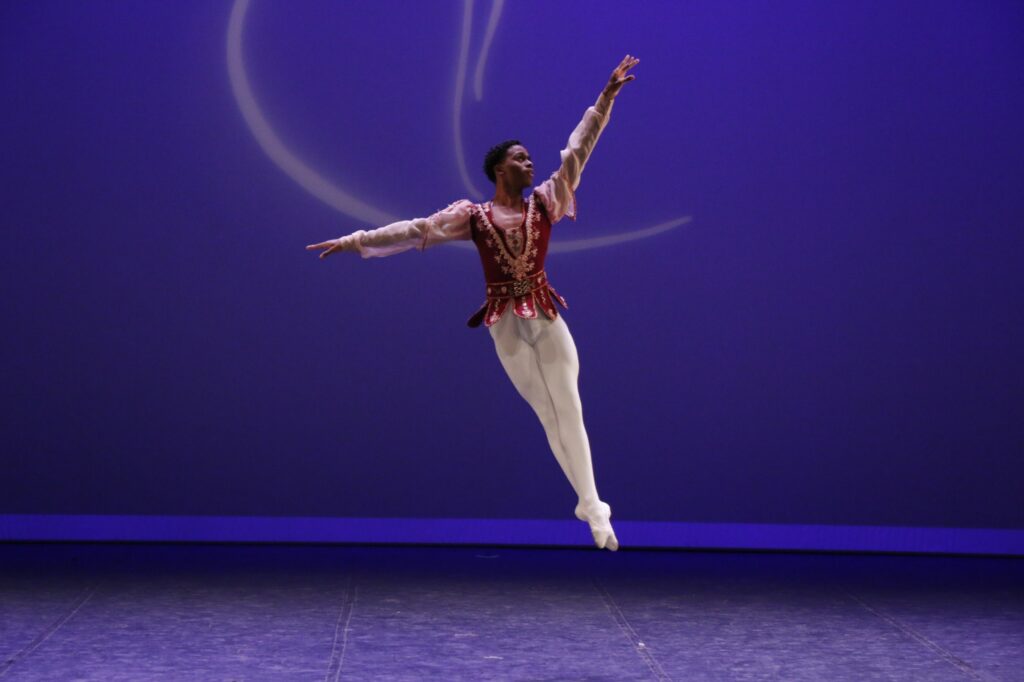 Bailarinos do Basileu França conquistam três prêmios em competição mundial