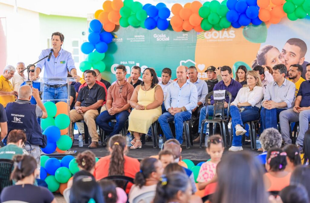 Daniel Vilela entrega 30 casas a custo zero em Vila Boa