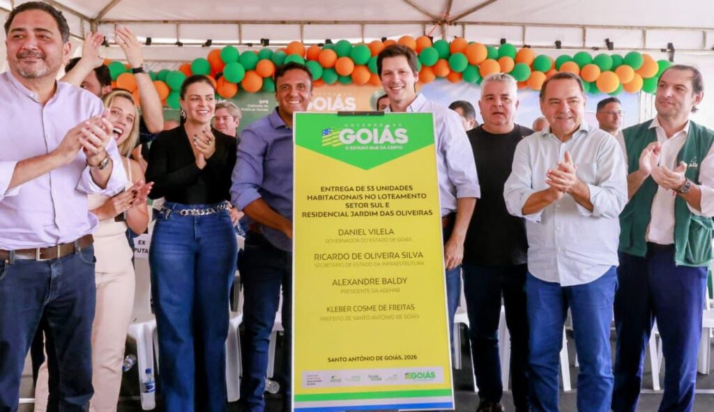Com investimentos de R$ 9 milhões, Daniel Vilela entrega de 53 casas em Santo Antônio de Goiás