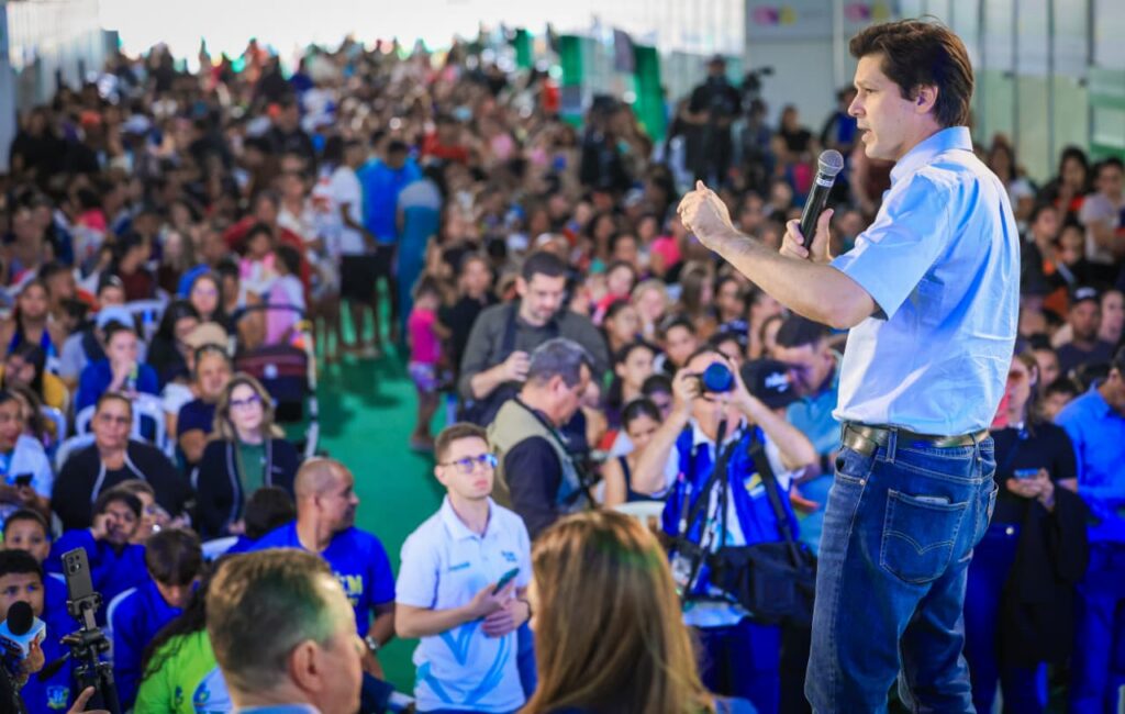 Daniel Vilela destaca envio de estudantes do Entorno para intercâmbio