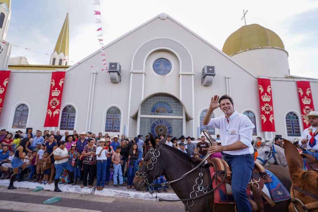 Daniel Vilela destaca apoio do Estado às tradições na abertura das Cavalhadas de Jaraguá
