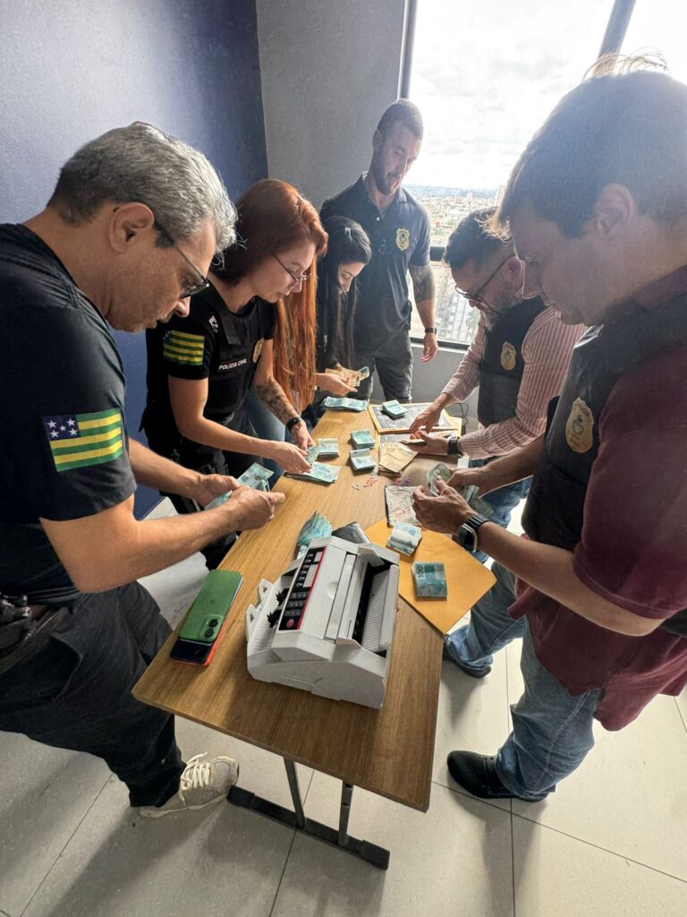 Polícia desarticula central clandestina usada para aplicação de golpes virtuais em Goiânia 