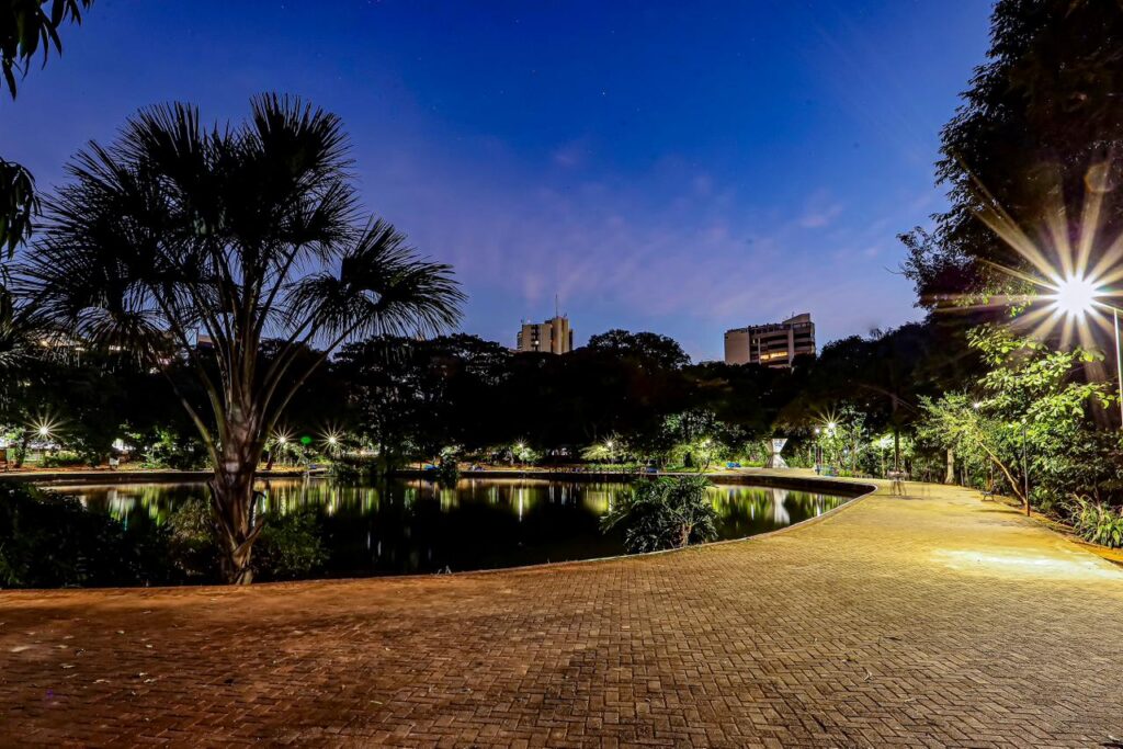 Prefeitura conclui nova iluminação no Bosque dos Buritis em Goiânia