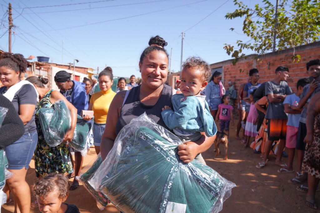 Campanha Aquecendo Vidas entra na reta final com distribuição de cobertores para municípios goianos