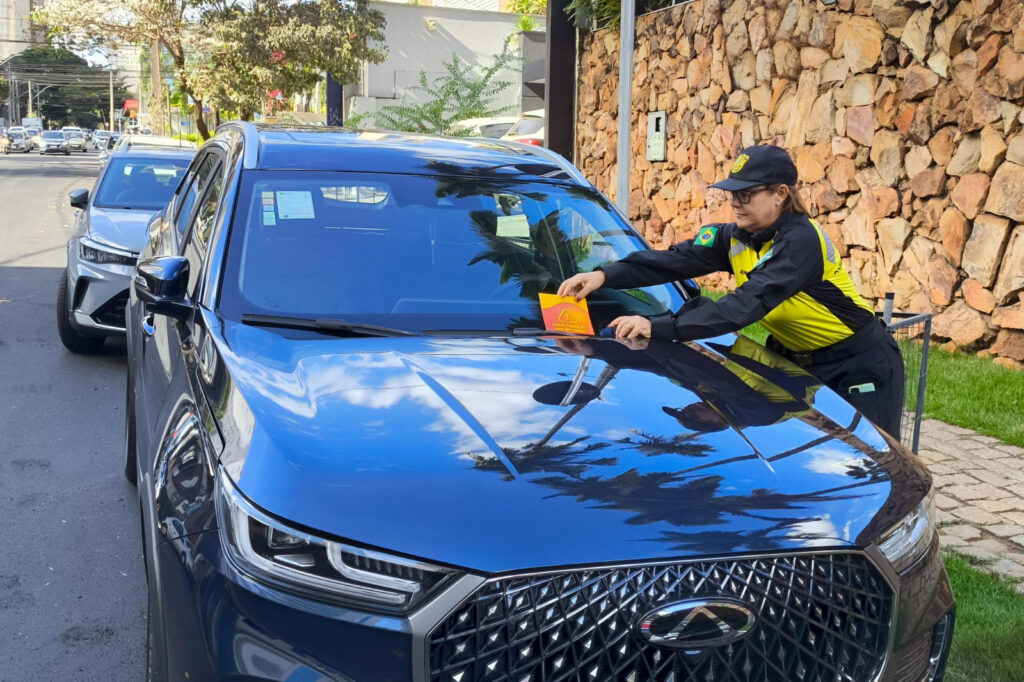 Prefeitura orienta motoristas sobre novas regras de estacionamento na T-55