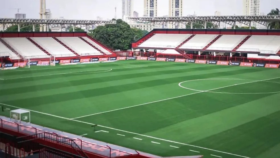 Atlético-GO tenta embalar na Série B do Brasileiro contra pressionado CRB