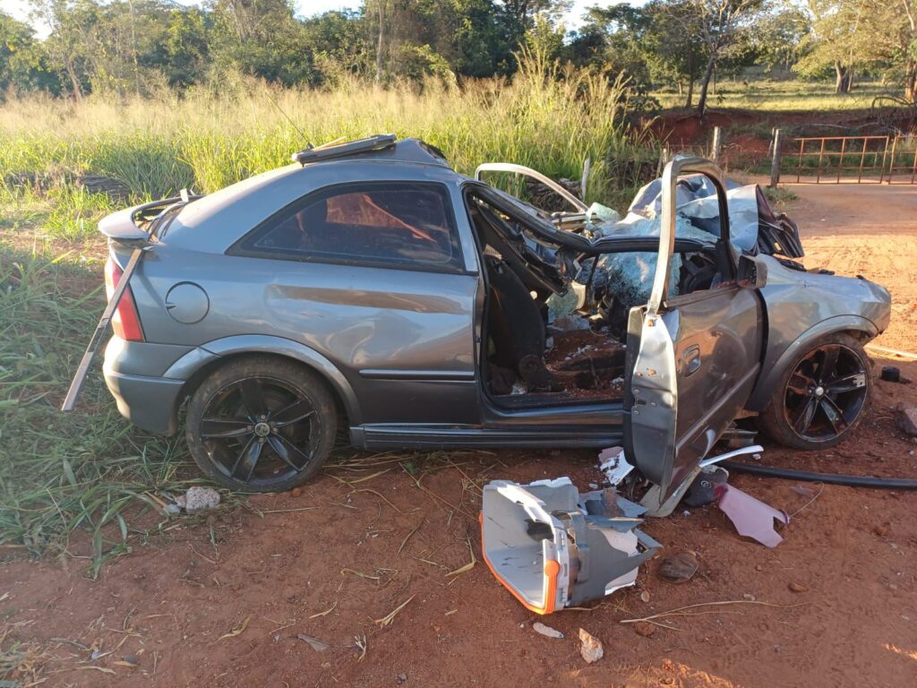 Acidente em Rialma provoca morte de homens que trabalhavam às margens da BR-153 e de motorista de carro