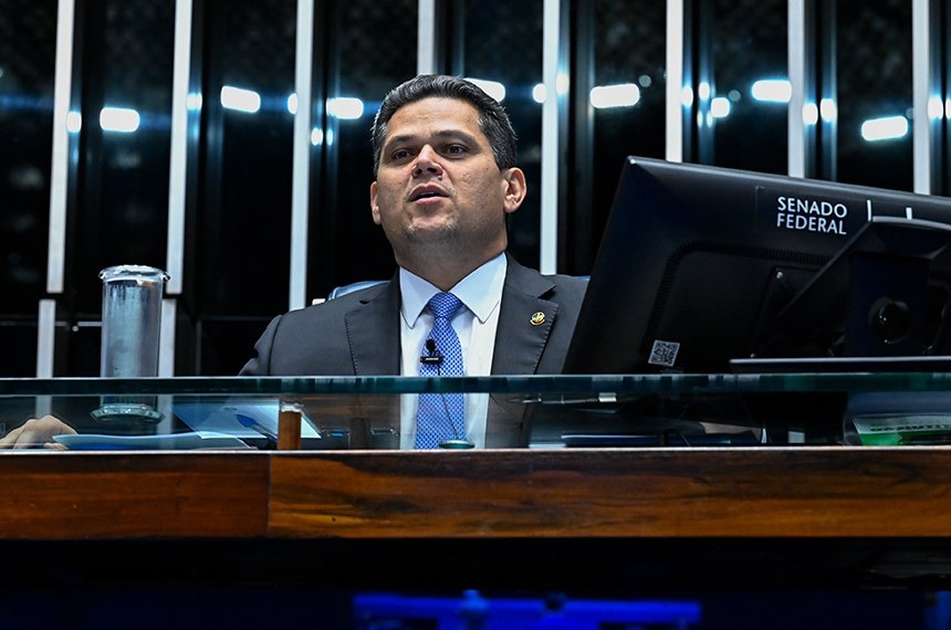 Alcolumbre promulga lei da dosimetria, que reduz penas de 8/1