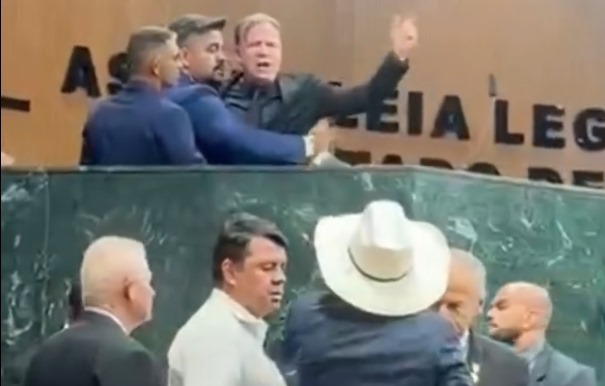 Deputados batem boca e sessão é encerrada na Assembleia Legislativa de Goiás