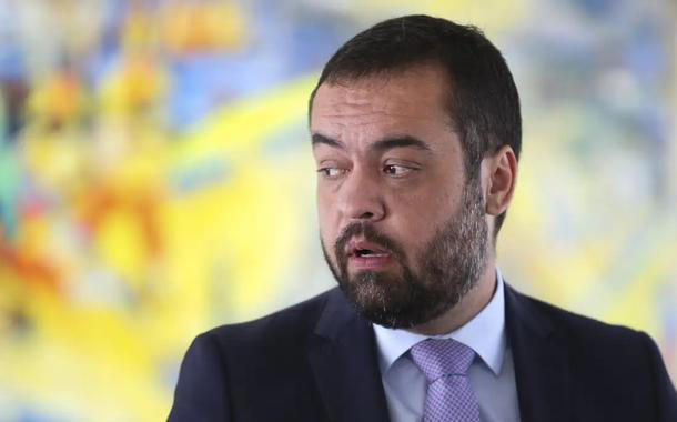 Cláudio Castro é alvo de operação da PF contra o grupo Refit
