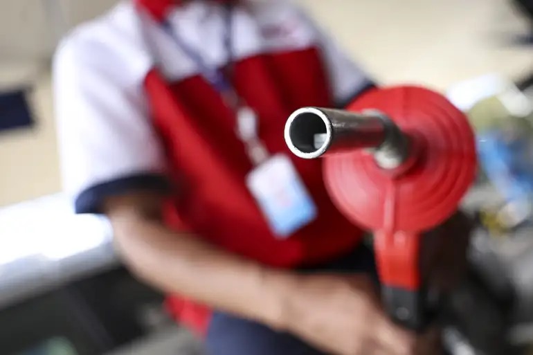 Governo anuncia subsídio de até R$ 0,89 por litro para reduzir preço da gasolina