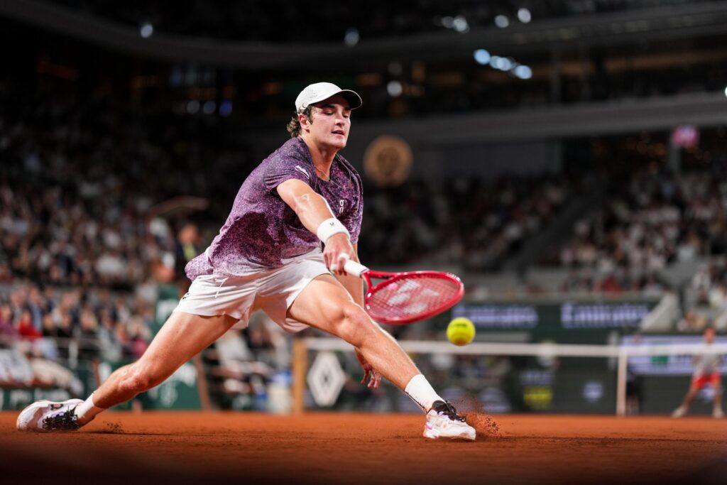 Roland Garros: João Fonseca derrota Casper Ruud e está nas quartas de final