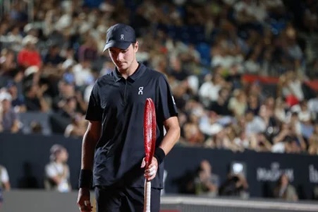 Fonseca oscila em jogo dramático e está fora do Roma Open na estreia