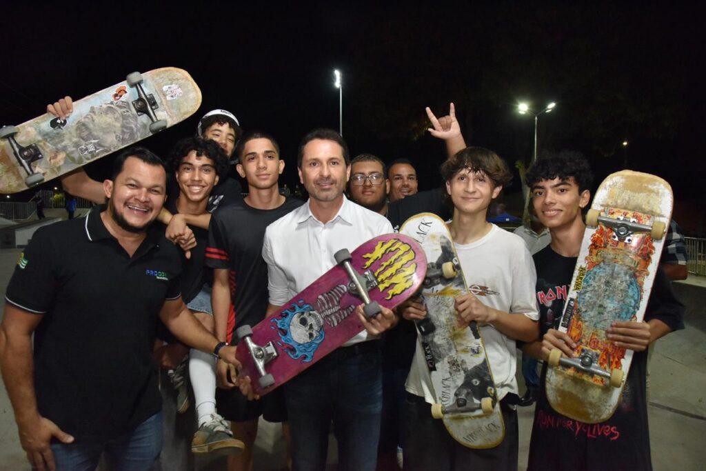 Prefeito Vilela e vice João Campos entregam nova Praça Dom Pedro e pista de skate no Parque Real