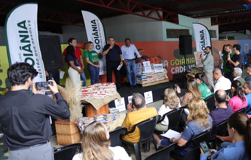 Mabel entrega 5 toneladas de alimentos arrecadados na Pecuária a instituições sociais